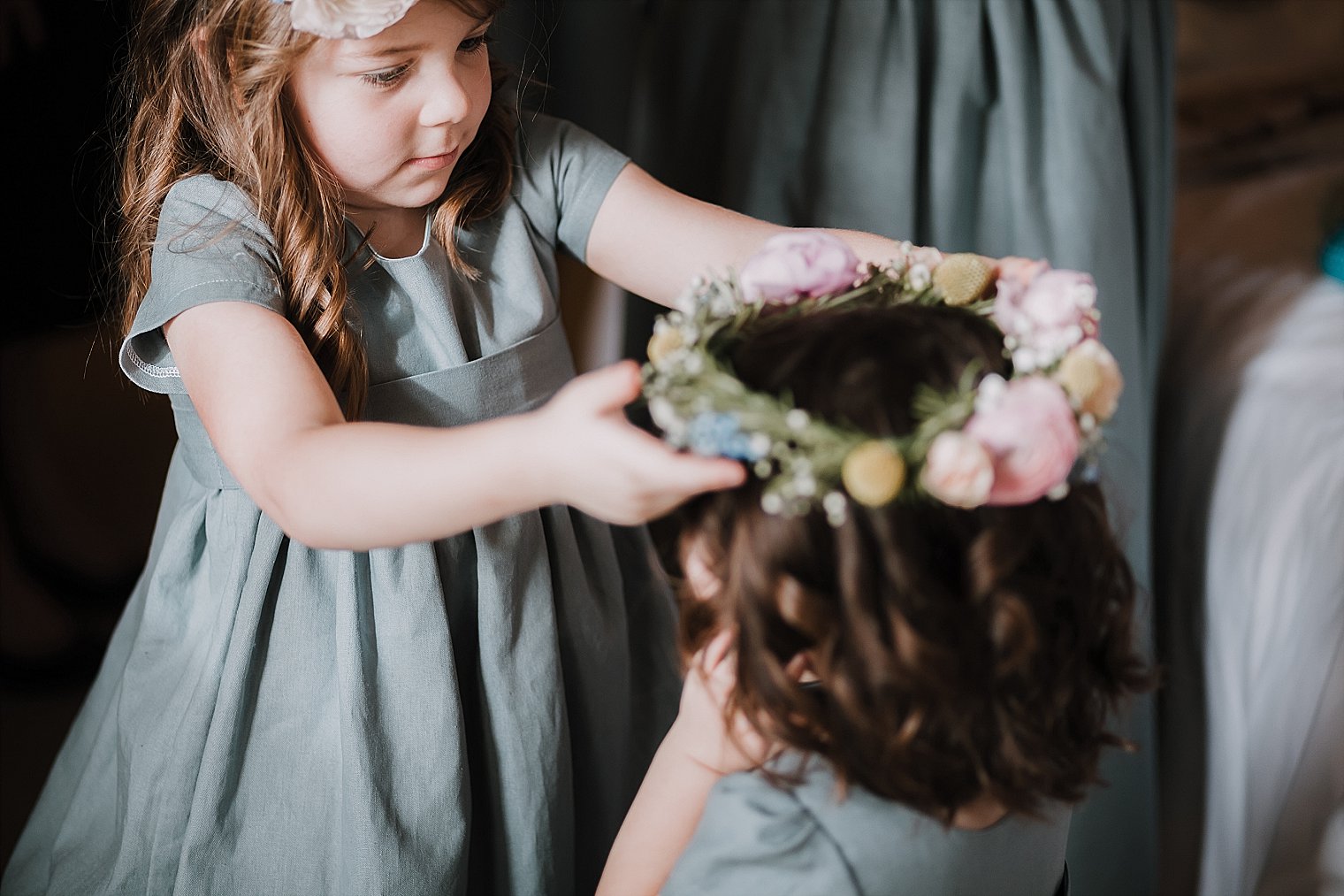 2 flowergirls getting dressed
